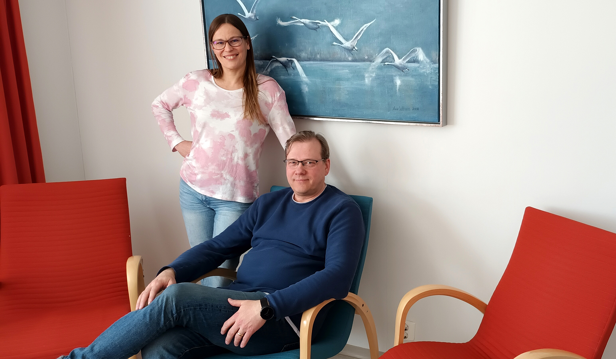 Pappi Tuula Mannermaa ja aikuistyönohjaaja Jukka Peltola.