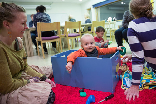 Äitien vertaistukiryhmän tapaaminen