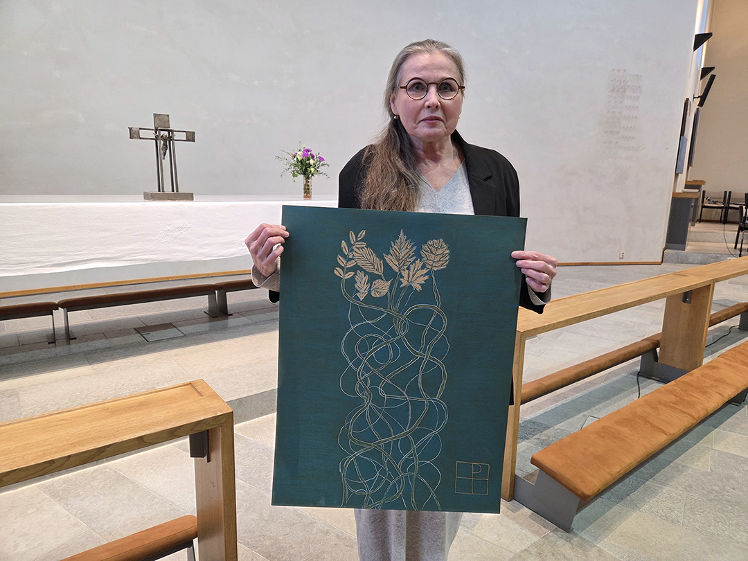 Aino Kajaniemi esittelee luonnosta vihreästä sarjasta.