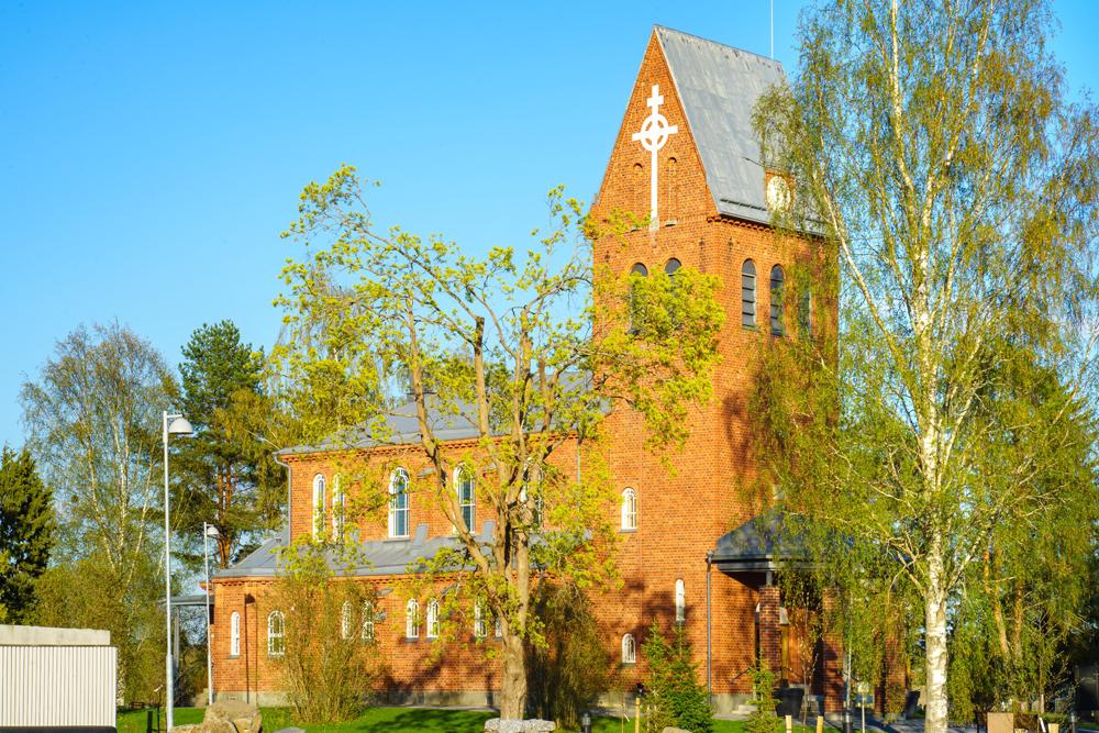 Pirkkalan Vanha kirkko kesällä 2021.