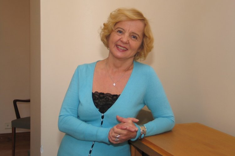 Brita Jokinen puhuu narsismista 12.11.2019 Sirpakassa.